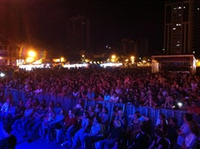 Shows musicais da Virada Cultural atraem centenas de pessoas em Maringá